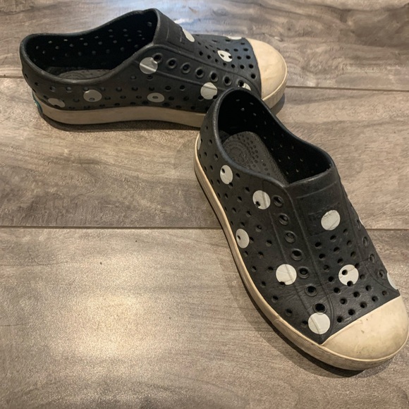 Well loved gender neutral size 11 natives - Picture 2 of 5